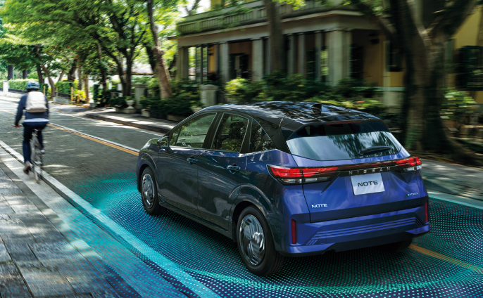 イメージ : 02.いつでも安心の安全運転アシスト