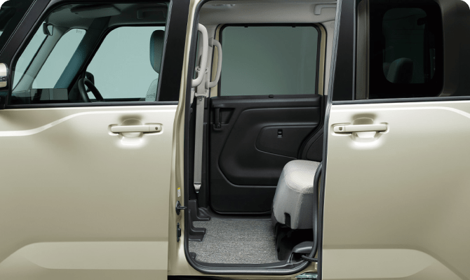 車内が広すぎルークス