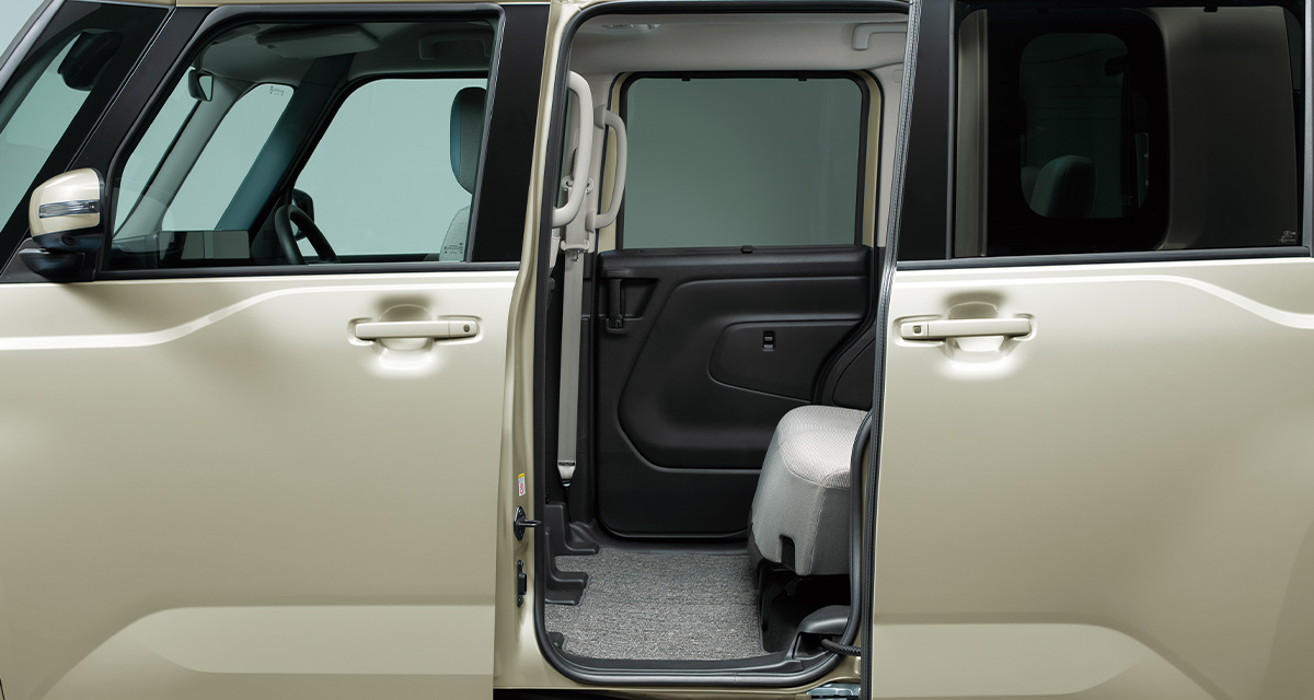 社内が広すぎルークス