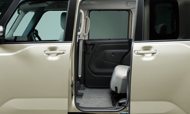 社内が広すぎルークス