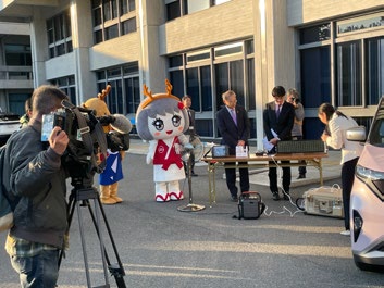 連携協定発表時の取材の様子