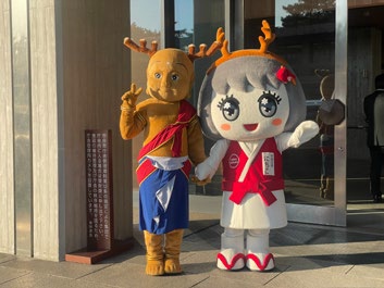 せんとくんとなら にちこ。